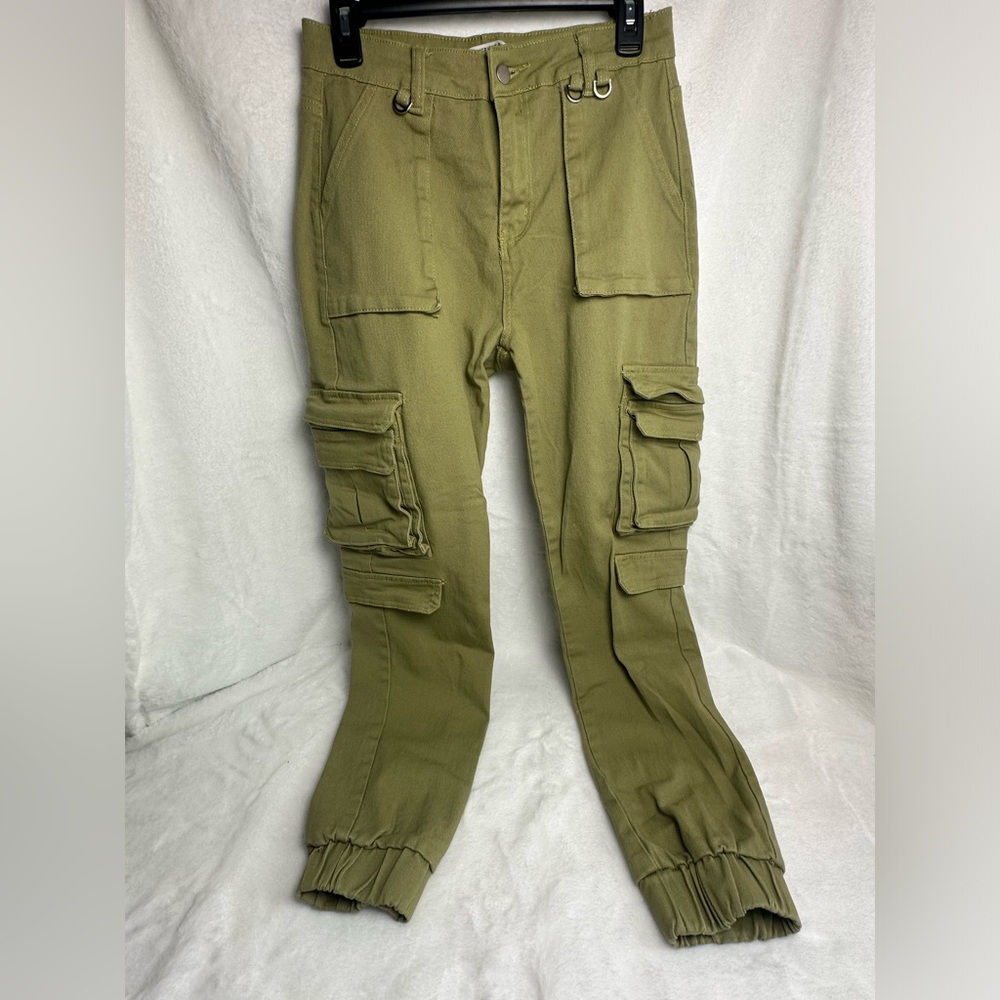 GREEN CARGO PANTS - SIZE 7